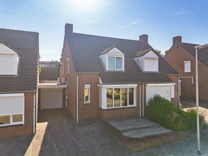 Terraced house for sale: Kampstraat 134, Heerlerheide Kom Heerlen