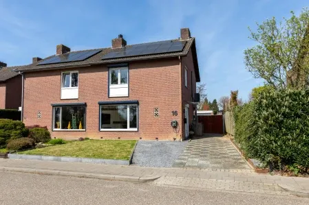 Twee-onder-één-kap te koop: Kampstraat 16, Arensgenhout Hulsberg