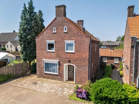 Corner house for sale: Kampstraat 17, Tegelen-Centrum Tegelen