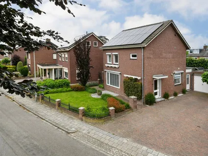 Twee-onder-één-kap te koop: Kampweg 16, Beringe-centrum Beringe