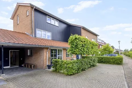 Tussenwoning te koop: Kamvaren 13, De Bras 'S-Gravenhage
