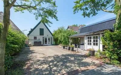Vrijstaande woning te koop: Kanaaldijk 17, Koedijk