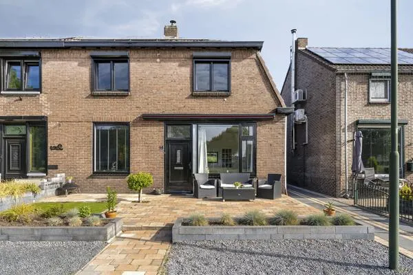 Twee-onder-één-kap te koop: Kanaaldijk Noord 16, Son Son En Breugel