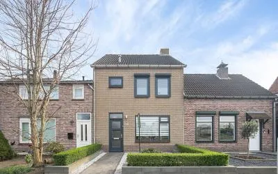 Tussenwoning te koop: Kanaalkade 50, Kern Axel Axel