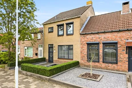 Tussenwoning te koop: Kanaalkade 50, Kern Axel Axel