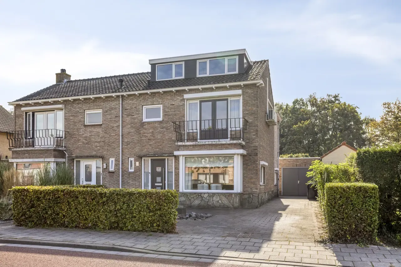 Twee-onder-één-kap te koop: Kanaalkade 6, Axel