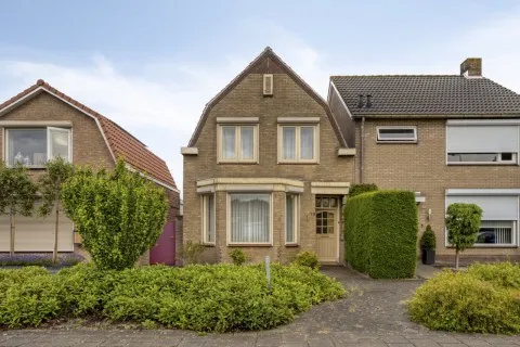 Tussenwoning te koop: Kanaalkade 73, Kern Axel Axel