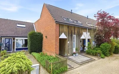 Tussenwoning te koop: Kanariesprenk 105, Papegaaienburg - Hofwijk Vlissingen