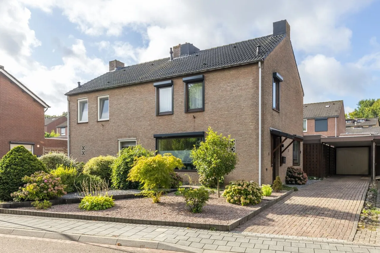 Twee-onder-één-kap te koop: Kanariestraat 6, Eys