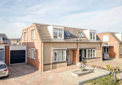 Tussenwoning te koop: Kanteel 9, Kern Dreumel Dreumel