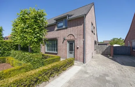 Twee-onder-één-kap te koop: Kapelaan L. de Nijsstraat 6, Rijsbergen Rijsbergen