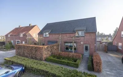 Twee-onder-één-kap te koop: Kapelaan L. de Nijsstraat 6, Rijsbergen Rijsbergen