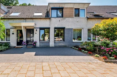 Terraced house for sale: Kapelaan Nausstraat 25, Dr. Poelsplein e.o. Venlo