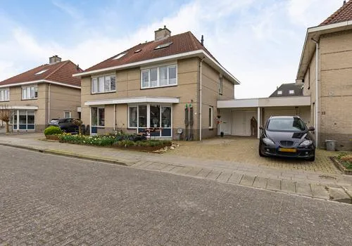 Tussenwoning te koop: Kapelaan Jansenstrjitte 11, Zwetteplan Sneek