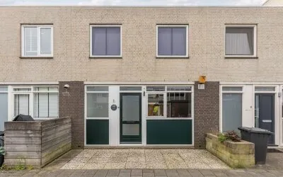 Tussenwoning te koop: Kapelhof 68, Westerwatering Zuid Zaandam