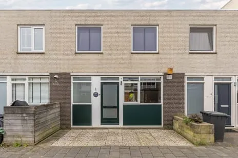 Tussenwoning te koop: Kapelhof 68, Westerwatering Zuid Zaandam