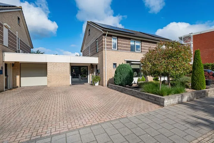 Tussenwoning te koop: Kapelsingel 34, Verzetsheldenbuurt II Oss