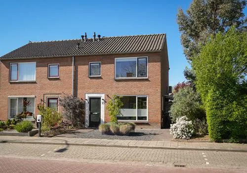 Twee-onder-één-kap te koop: Kapelstraat 13, Kern Maasbommel Maasbommel