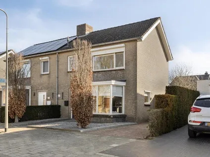 Twee-onder-één-kap te koop: Kapelstraat 3, Geffen