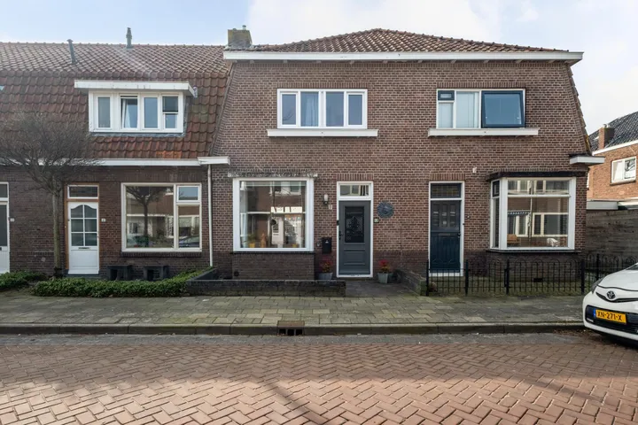 Tussenwoning te koop: Kapelstraat 43, Sneek