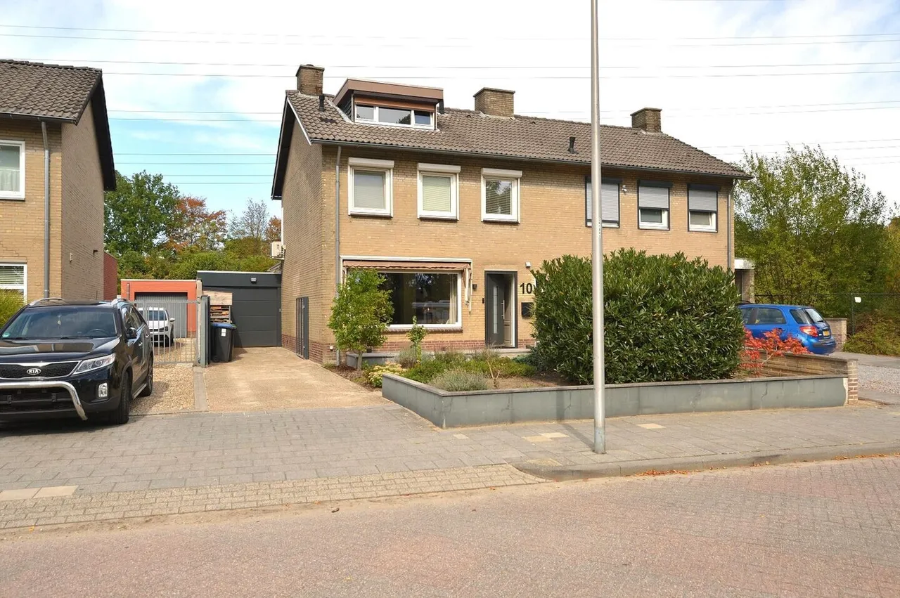 Twee-onder-één-kap te koop: Kapelweg 10, Heerlen