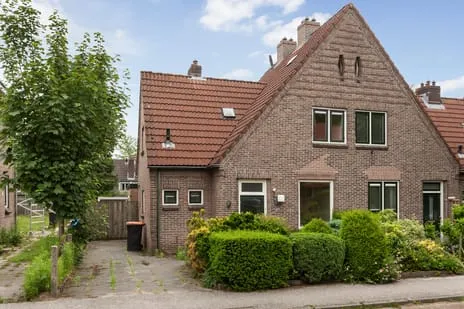 Corner house for sale: Kapelweg 114, Verhoevenstraat e.o. Amersfoort