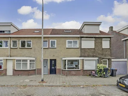 Tussenwoning te koop: Kapitein Nemostraat 77, Ind.terrein Loven Zuid Tilburg