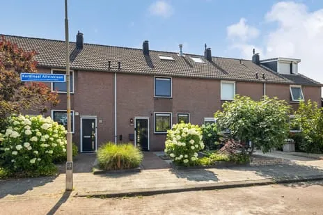 Tussenwoning te koop: Kardinaal Alfrinklaan 56, Nijkerk