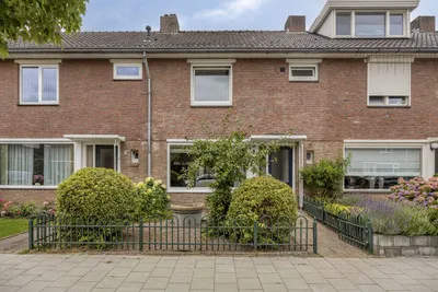 Terraced house for sale: Kardinaal van Enckevoirtstraat 18, Burghplan Eindhoven