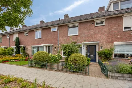 Tussenwoning te koop: Kardinaal van Enckevoirtstraat 18, Burghplan Eindhoven
