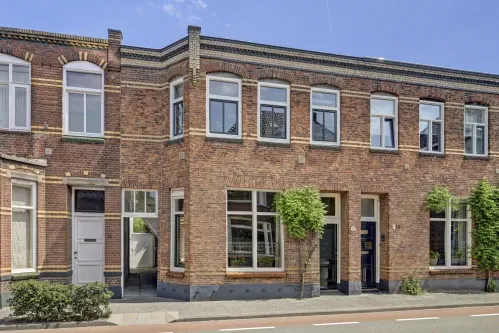 Tussenwoning te koop: Kardinaal van Rossumstraat 13, Centrum Dongen