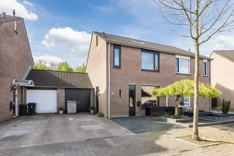 Tussenwoning te koop: Kardinaalsmuts 110, Cuijk