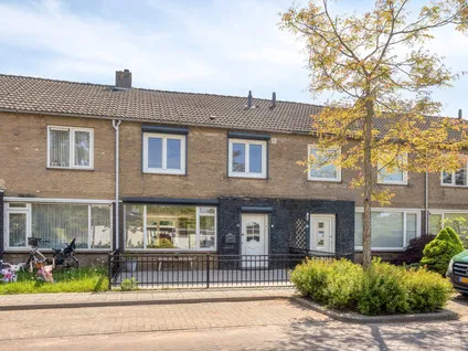 Tussenwoning te koop: Karel Doormanstraat 46, De Kruiskamp 'S-Hertogenbosch
