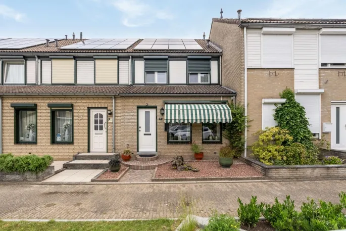 Tussenwoning te koop: Karel V-laan 27, Vierpaardjes Venlo