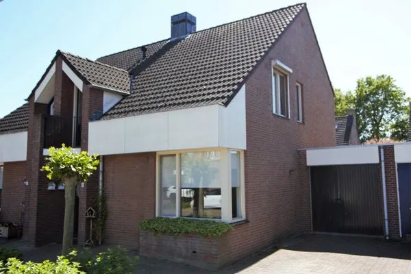 Tussenwoning te koop: Karel Appelstraat 3, Kessel-centrum Kessel