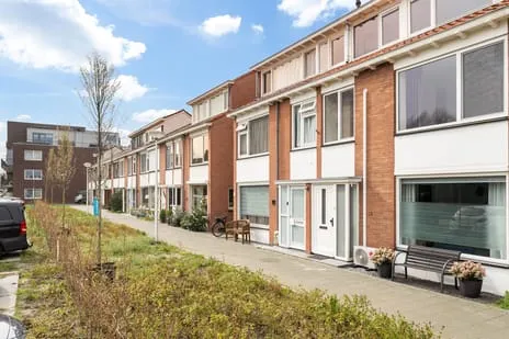 Tussenwoning te koop: Karel Doormanstraat 31, Emmalaan Alphen Aan Den Rijn