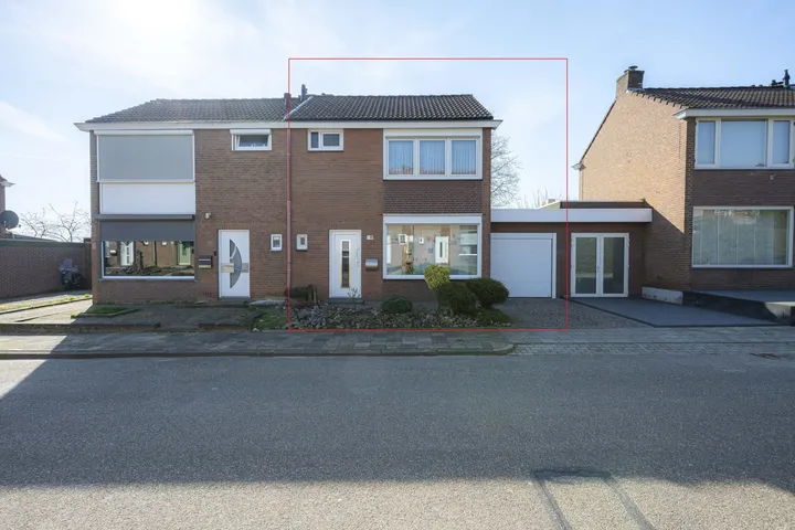 Twee-onder-één-kap te koop: Karel Doormanstraat 94, Lauradorp Landgraaf