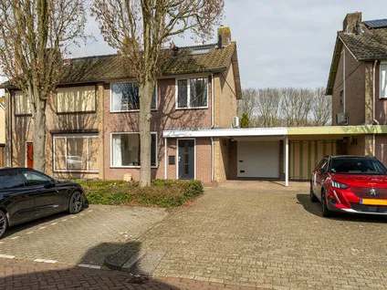 Tussenwoning te koop: Karel v Laan 97, Geertruidenberg-West Geertruidenberg