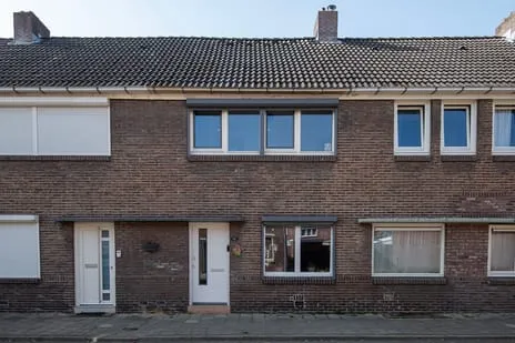Tussenwoning te koop: Karel van den Oeverstraat 16, Dr. Schaepmanplein en omgeving Heerlen