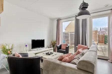 Tussenwoning te koop: Karimunstraat 26, Heijplaat Rotterdam