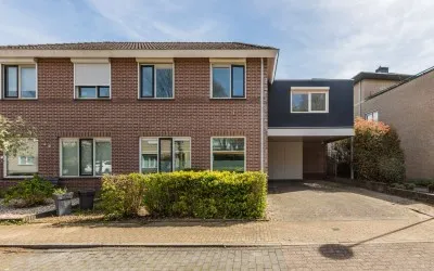 Twee-onder-één-kap te koop: Karolingenstraat 57, Mook Mook