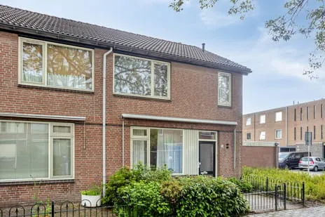Tussenwoning te koop: Karpatenlaan 36, Groenewoud West Tilburg