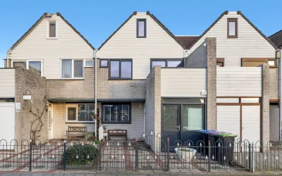 Tussenwoning te koop: Karperveen 433, Spijkenisse