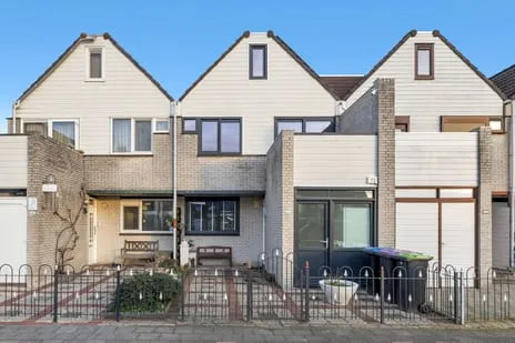 Tussenwoning te koop: Karperveen 433, Karperveen Spijkenisse