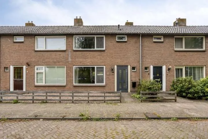 Tussenwoning te koop: Karst de Jongweg 68, Midden Heerenveen