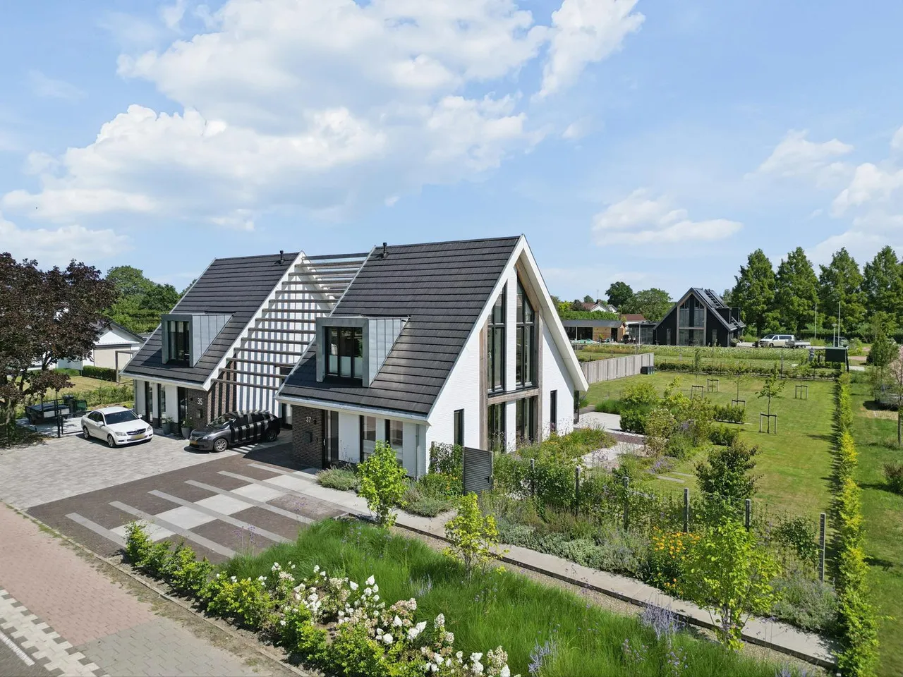 Twee-onder-één-kap te koop: Karstraat 37, Huissen
