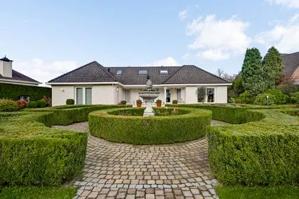 Vrijstaande woning te koop: Karthuizerlaan 30, Roermond
