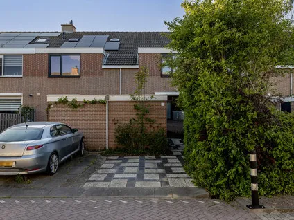 Tussenwoning te koop: Karveel 10, Buitenoord 2 Barendrecht