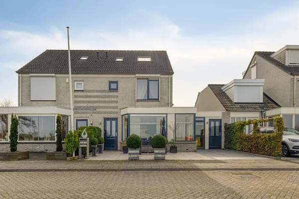 Tussenwoning te koop: Karveel 4, Volendam-Blokgouw 7 en 8 Volendam