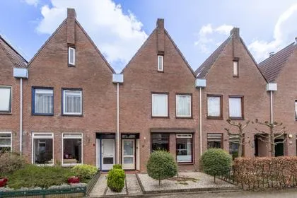 Tussenwoning te koop: Karveel 6, Schepenbuurt Veenendaal